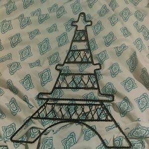 A statue of the Paris tower